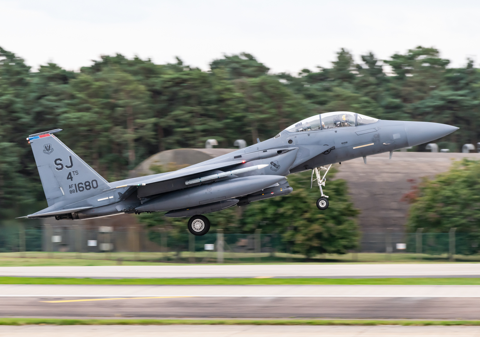 Yesterday 15 F15E’s arrived at RAF Lakenheath from the 4th Fighter Wing at Seymour Johnson. They included this Eagle, 88-1680/SJ carrying the unusual marks of the 4th Training Squadron which isn’t common on this side of the Atlantic. I am presuming that the deployment to the Middle East to take over from the current Lakenheath detachment is by the 336 FS as most of the crews were wearing yellow flight helmets.