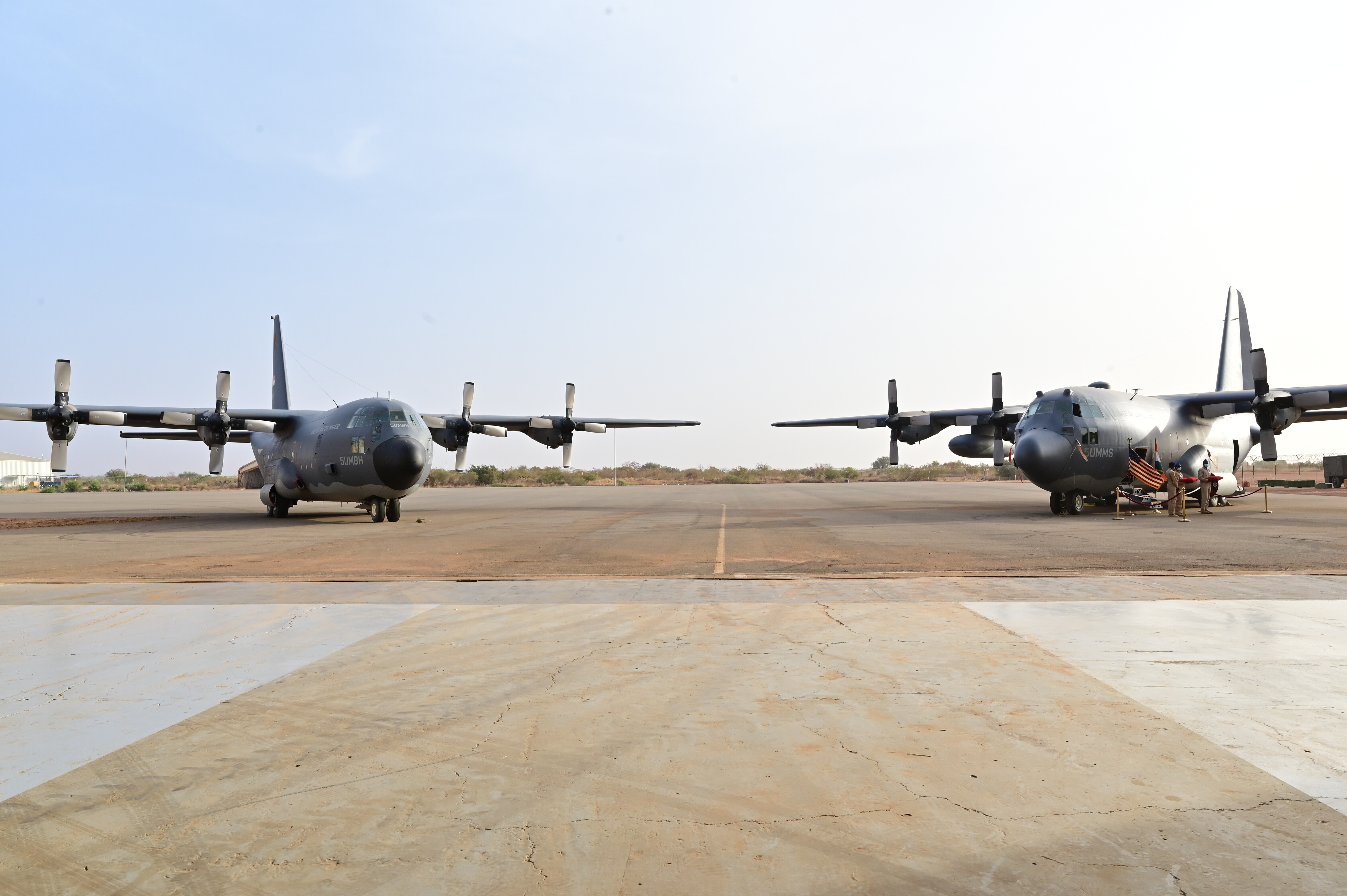 FUERZA AÉREA DE NIGER Niger_Air_Force_C-130H_delivery