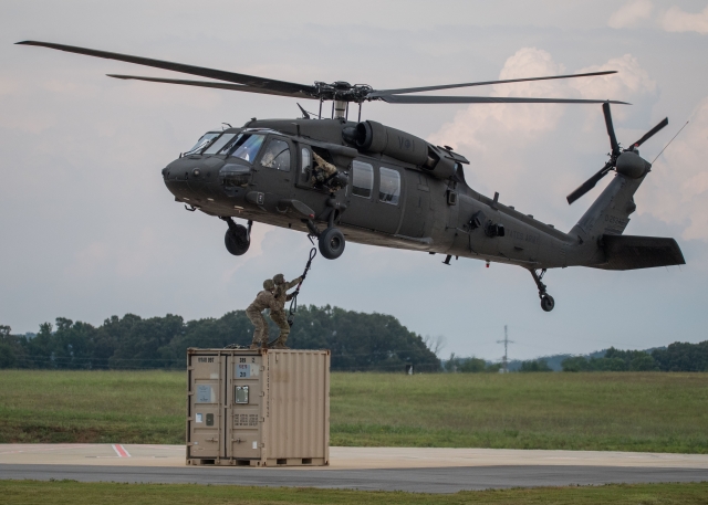 USA US Army UH 60V 640