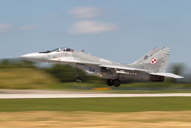 [Imagen: Poland_MiG-29_54_640.jpg]