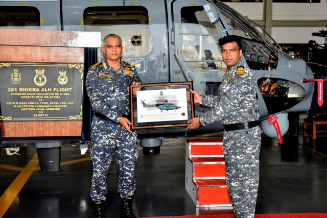 India Navy Dhruv INAS 321 640