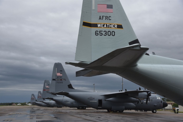 Fuerza Aérea de EEUU.(USAF) - Página 14 USA_53rd_WRS_C-130J_retro_colours_640
