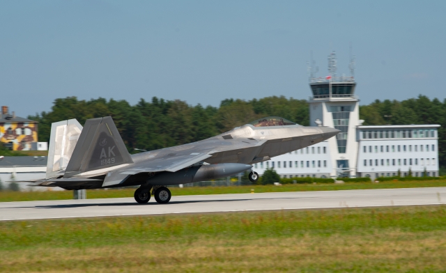 USA 3rd Wing F 22A in Poland 640